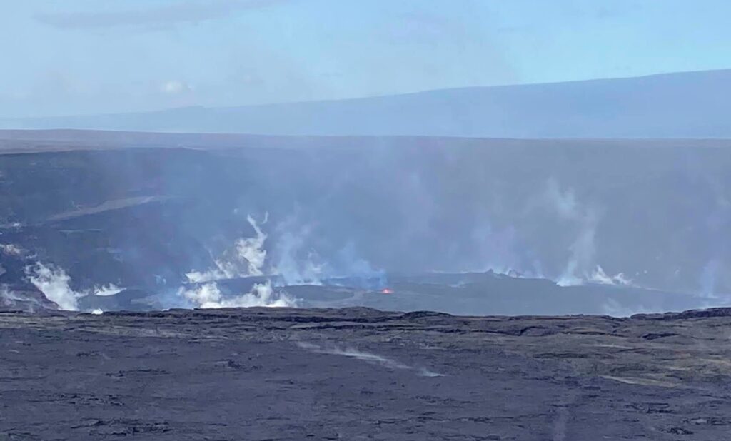 image shows Kileau crater at Hawaii Volcanoes National Park, part of a five day itinerary focused on national parks on the Big Island of Hawaii